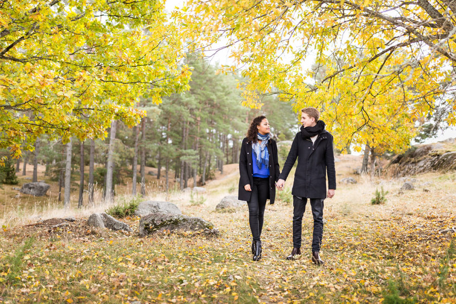 Pre-shoot av bröllopspar i hågadalen av fotograf Oscar Edwards